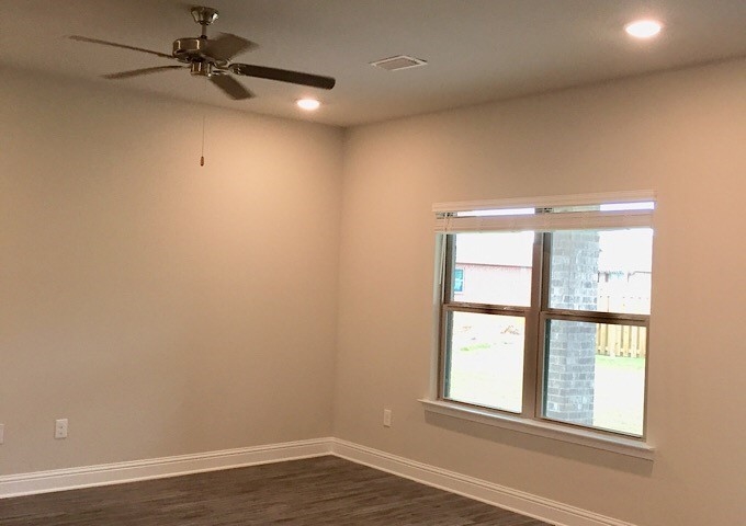 1327 Kairos Loop Foley, AL 36535 - Photo 5 of 20 Living Room