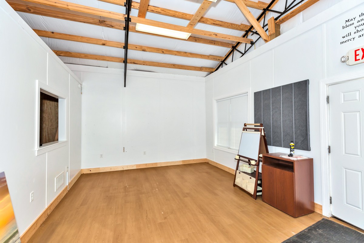 27423 Thach Road Athens, AL 35613 - Photo 6 of 15 a view of a room with gym equipment