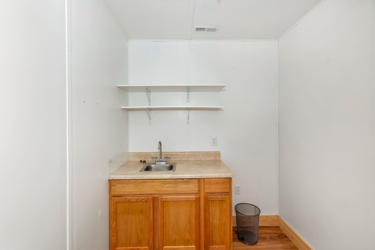 27423 Thach Road Athens, AL 35613 - Photo 8 of 15 a utility room with sink dryer and washer