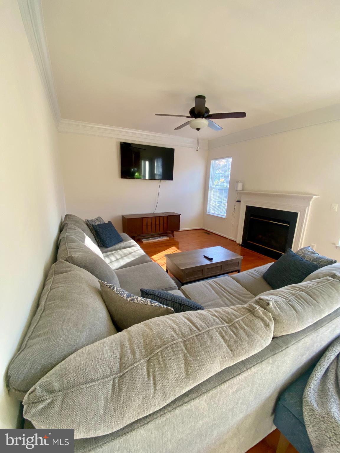 108 Davidson Street Stafford, VA 22554 - Photo 14 of 32 a living room with furniture