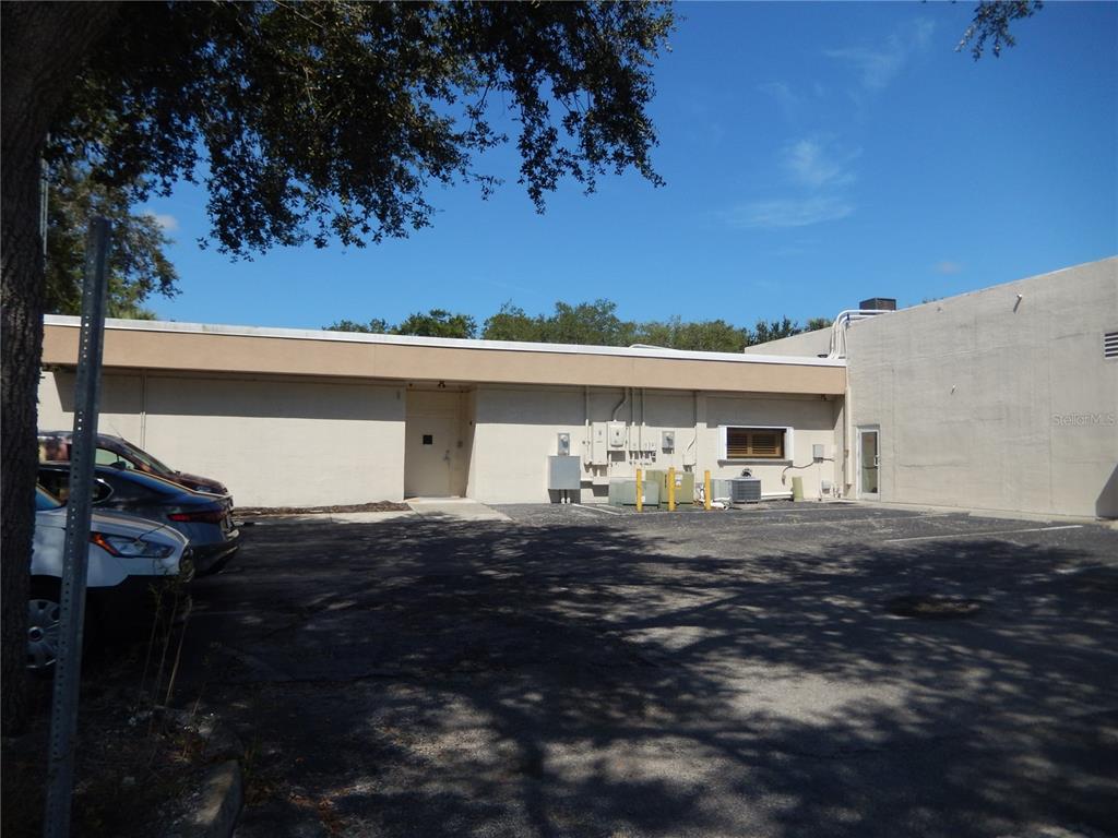2015 Cattlemen Road Sarasota, FL 34232 - Photo 8 of 36 Gallery Image 8
