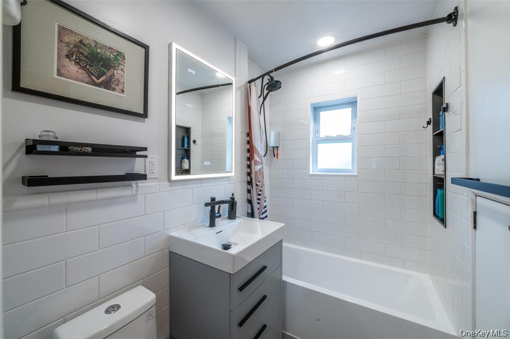 673 Pelham Road, Unit E14 New Rochelle, NY 10805 - Photo 4 of 34 Gallery Image 4