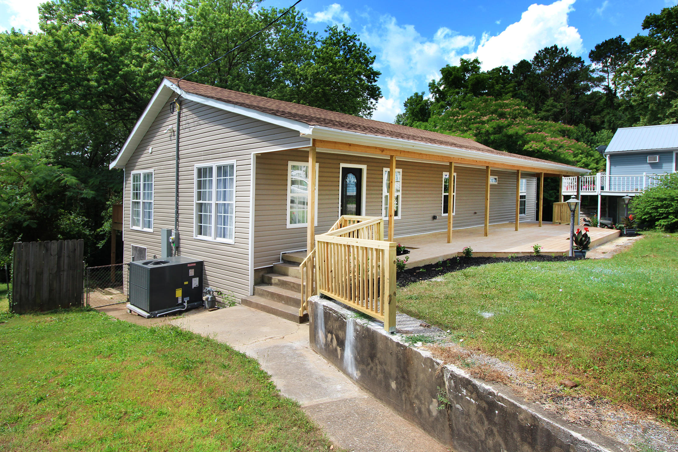147 Hamilton Circle Oak Ridge, TN 37830 - Photo 2 of 27 IMG_0778