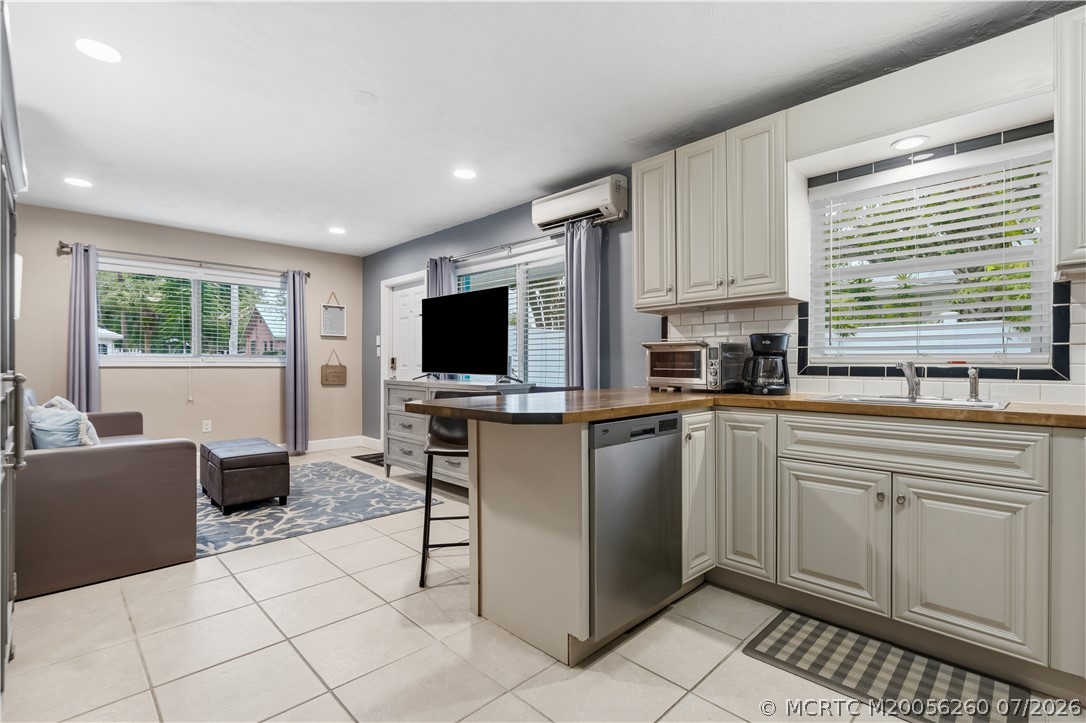 657 Southwest Cleveland Avenue Stuart, FL 34994 - Photo 6 of 34 Unit A Efficiency with full kitchen