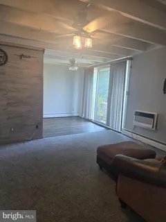 $1,200 | 100 East Glenolden Avenue, Unit R12, Glenolden, PA 19036