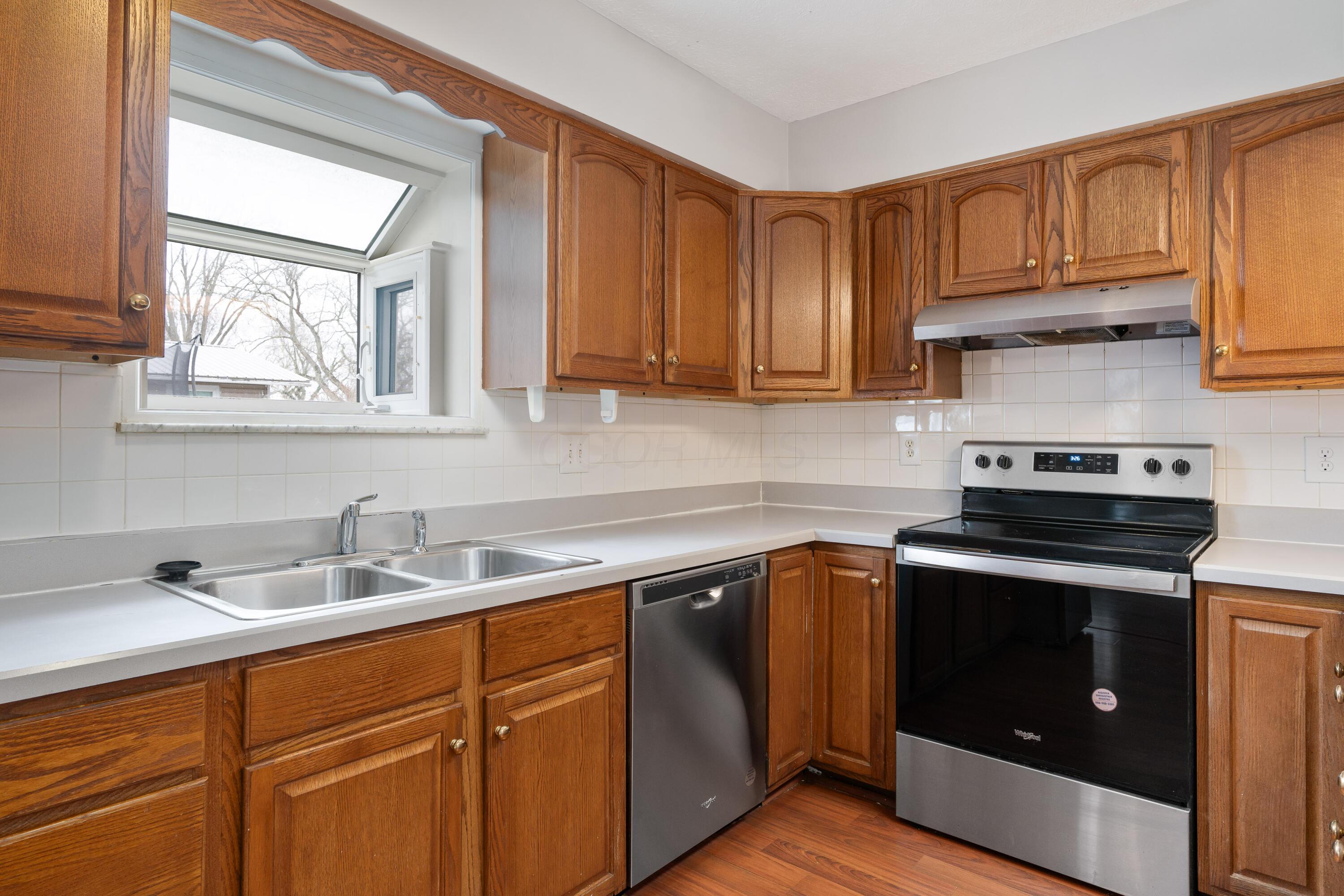 286 Broken Arrow Road Columbus, OH 43230 - Photo 11 of 30 Kitchen