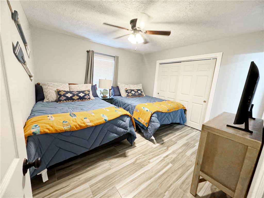 9462 Riley Green Road Franklin, TX 77856 - Photo 17 of 45 a bedroom with bed and a window