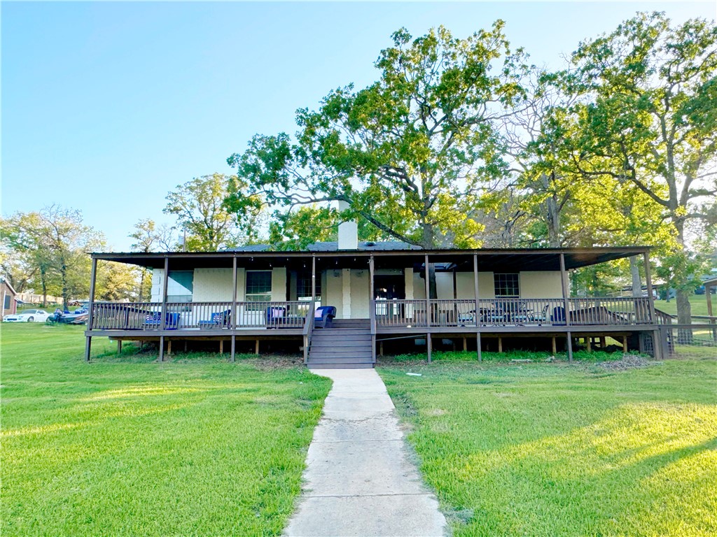 9462 Riley Green Road Franklin, TX 77856 - Photo 2 of 45 a front view of a house with garden
