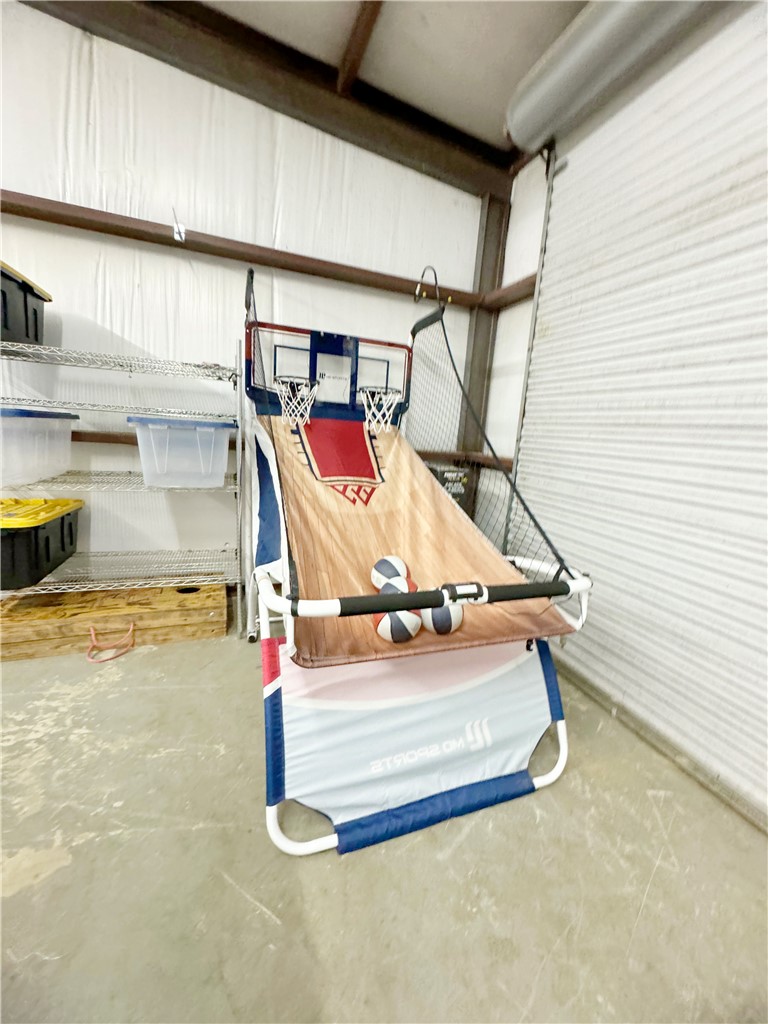 9462 Riley Green Road Franklin, TX 77856 - Photo 7 of 45 a view of garage