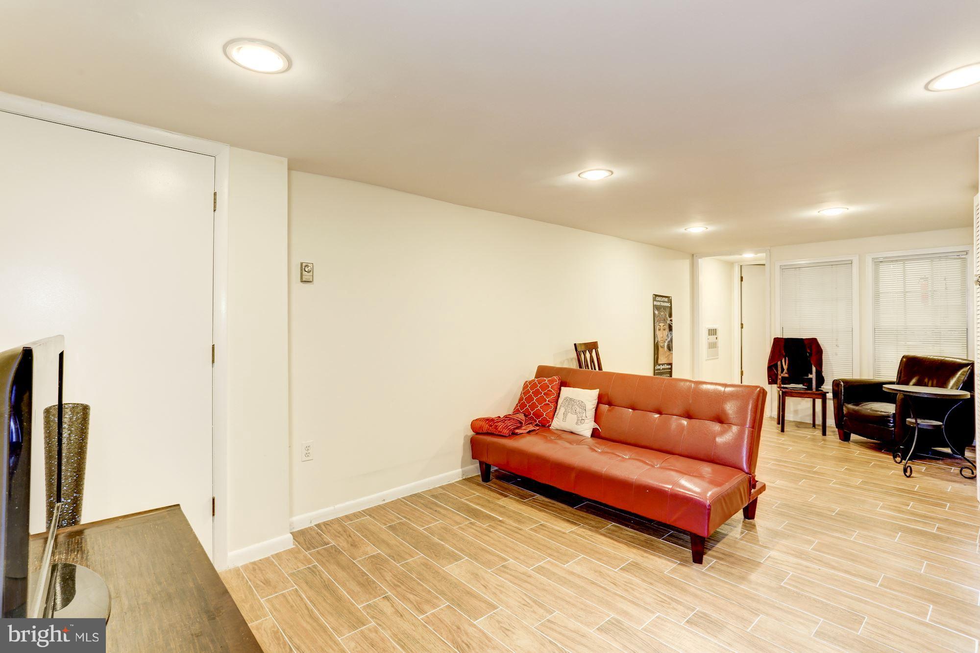 1735 Lanier Place Northwest Washington, DC 20009 - Photo 21 of 27 Living Room