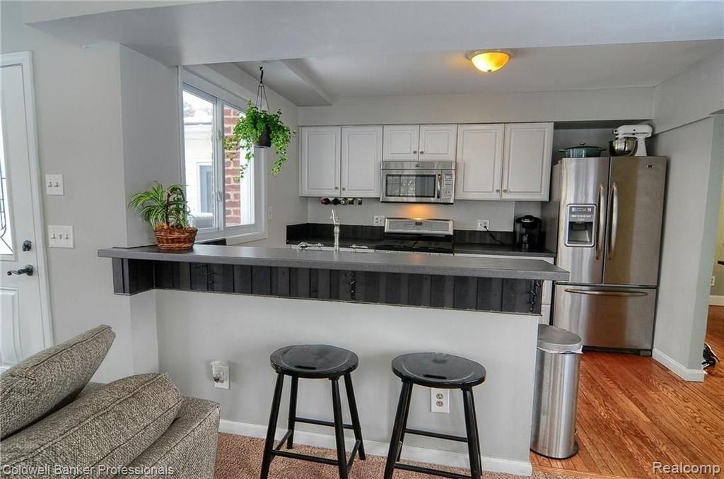 212 Brighton Lake Road Brighton, MI 48116 - Photo 13 of 34