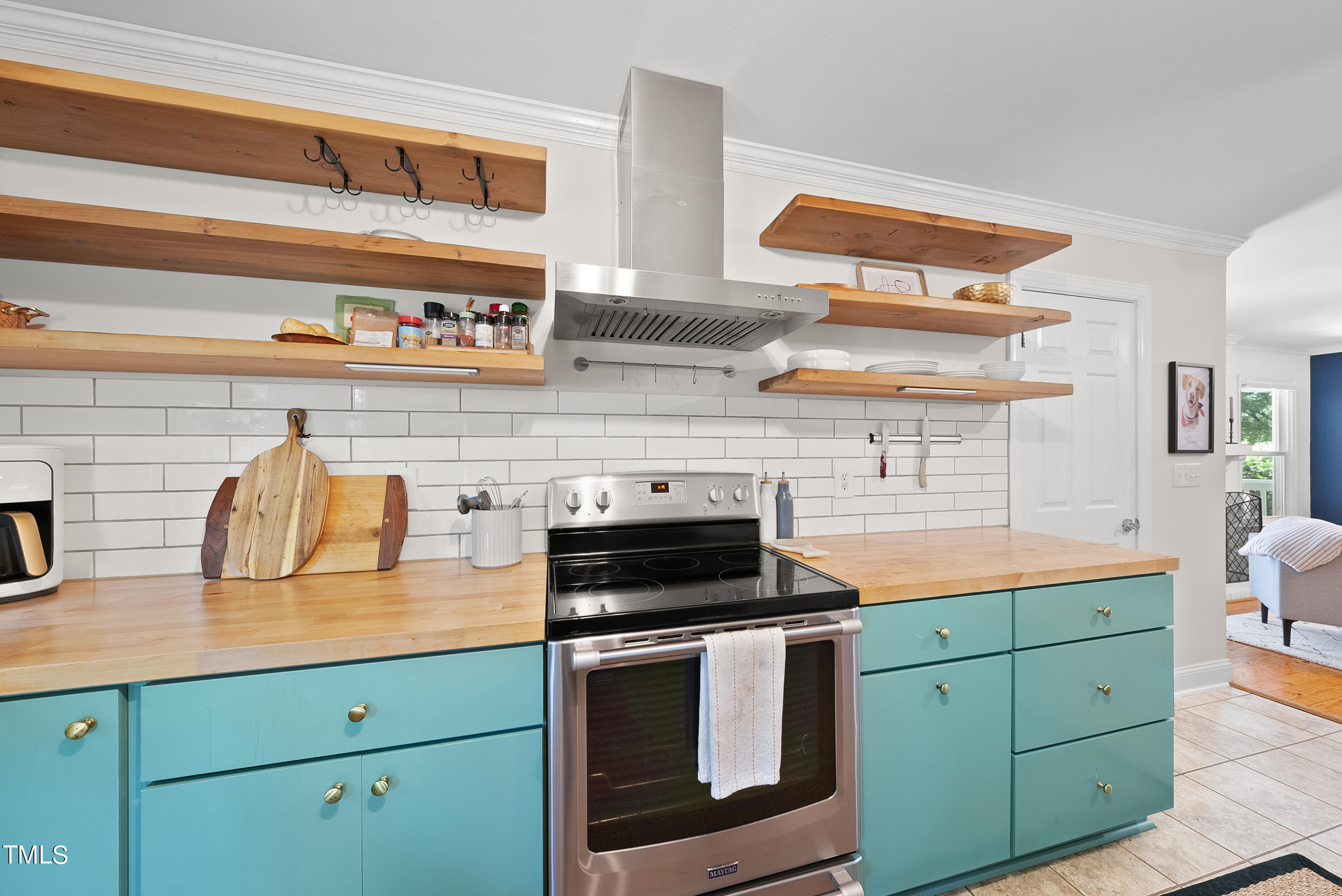 3116 Carovel Court Raleigh, NC 27612 - Photo 8 of 25 a kitchen with cabinets and appliances