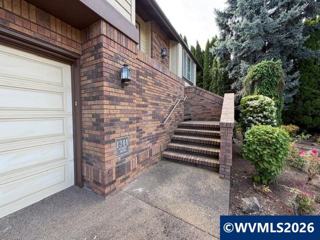 1344 Regency Drive Eugene, OR 97401 - Photo 3 of 49