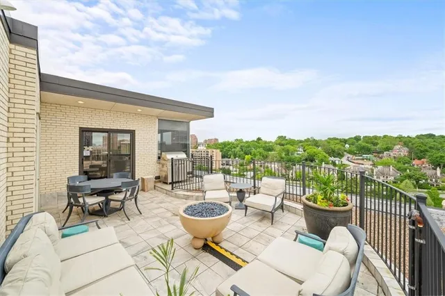 $239,000 | 803 West 48th Street, Unit 601, Kansas City, MO 64112