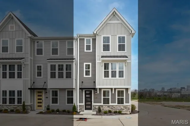 $577,900 | 8904 Gateway Circle, Unit 41808, Richmond Heights, MO 63144