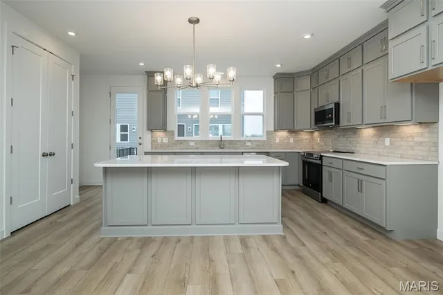 $577,900 | 8904 Gateway Circle, Unit 41808, Richmond Heights, MO 63144