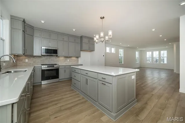 $577,900 | 8904 Gateway Circle, Unit 41808, Richmond Heights, MO 63144