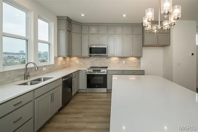 $577,900 | 8904 Gateway Circle, Unit 41808, Richmond Heights, MO 63144