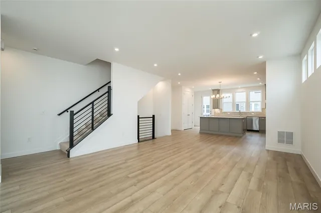 $577,900 | 8904 Gateway Circle, Unit 41808, Richmond Heights, MO 63144