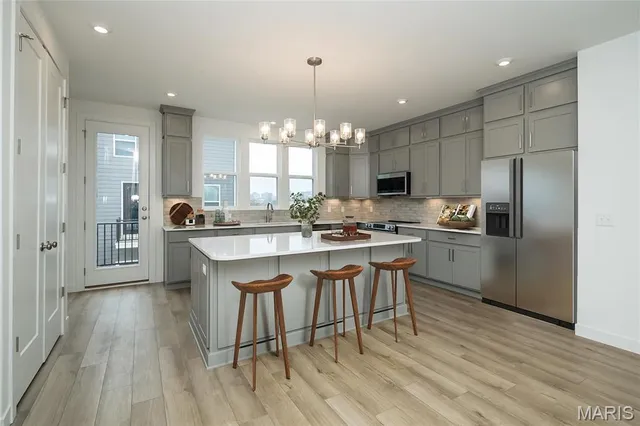 $577,900 | 8904 Gateway Circle, Unit 41808, Richmond Heights, MO 63144