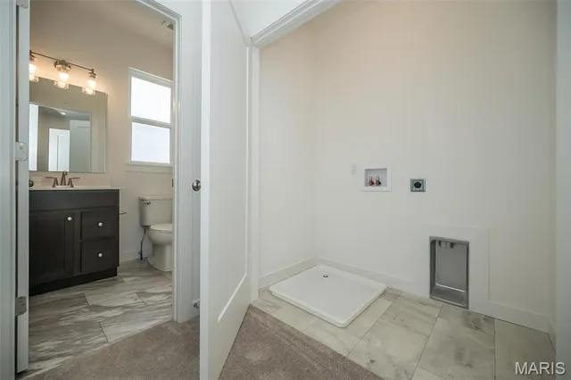 $577,900 | 8904 Gateway Circle, Unit 41808, Richmond Heights, MO 63144