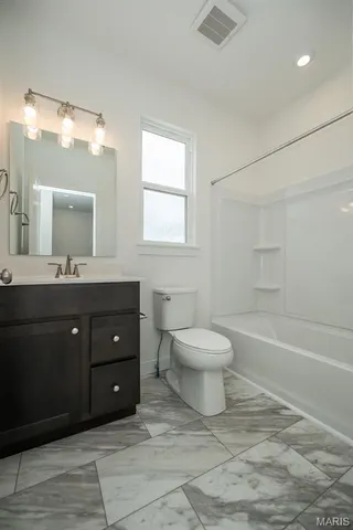 $577,900 | 8904 Gateway Circle, Unit 41808, Richmond Heights, MO 63144