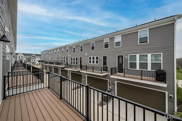 $577,900 | 8904 Gateway Circle, Unit 41808, Richmond Heights, MO 63144