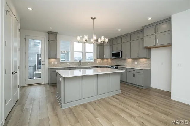 $577,900 | 8904 Gateway Circle, Unit 41808, Richmond Heights, MO 63144