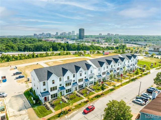 $577,900 | 8904 Gateway Circle, Unit 41808, Richmond Heights, MO 63144