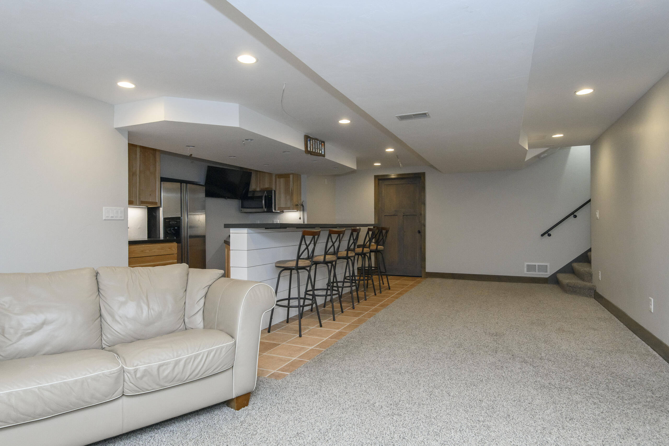 130 Chestnut Way North Prairie, WI 53153 - Photo 27 of 49 LL Bar Area