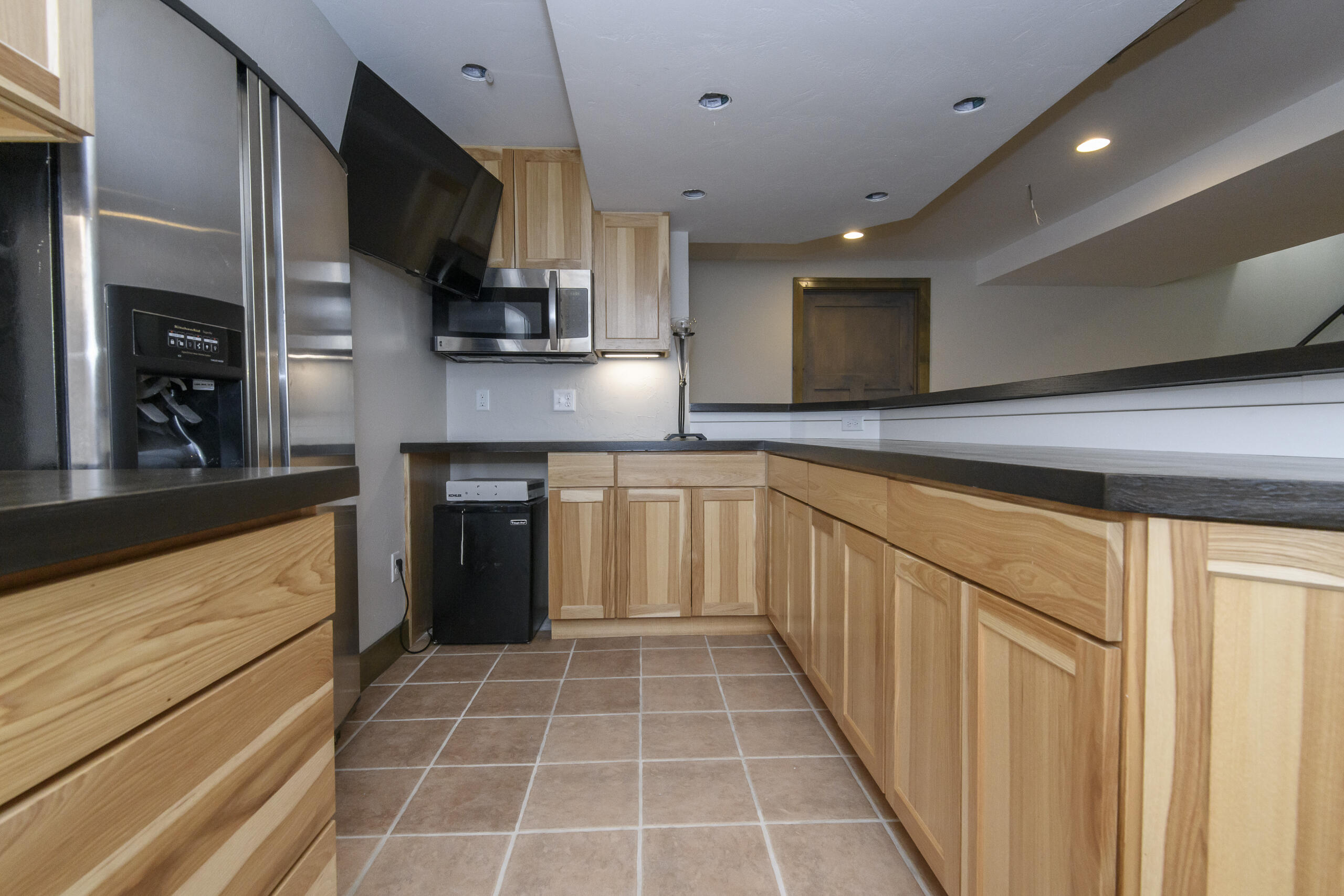 130 Chestnut Way North Prairie, WI 53153 - Photo 31 of 49 Bar Area