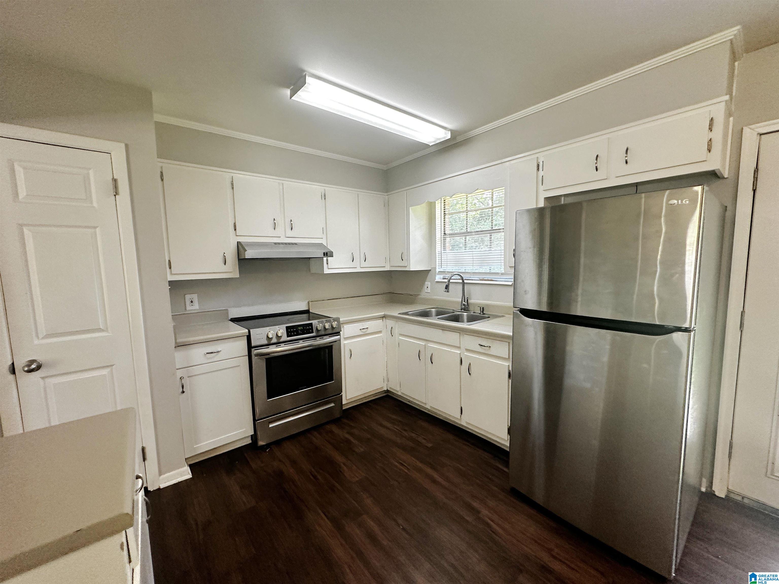 813 Roberson Road Fairfield, AL 35064 - Photo 9 of 23 Gallery Image 9
