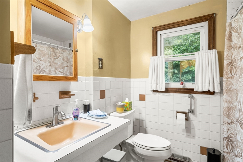 16 Crown Road Westford, MA 01886 - Photo 19 of 35 Gallery Image 19