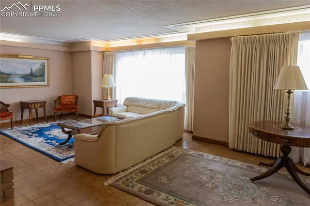 $299,900 | 77 Circle Drive, La Junta, CO 81050