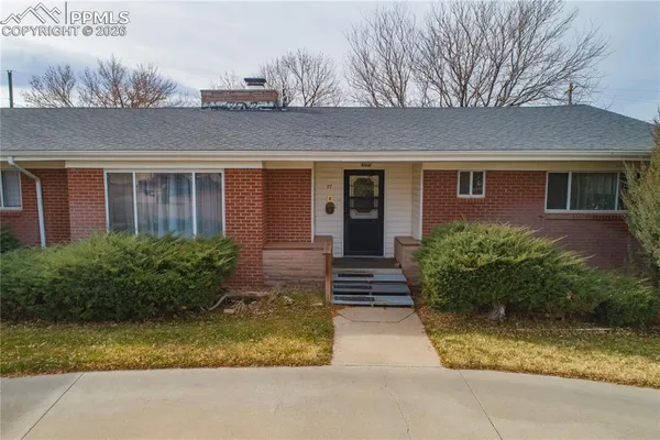 front view of house with a yard