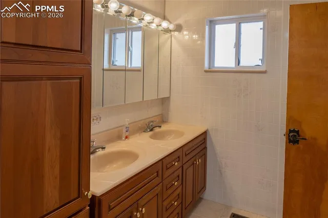 $299,900 | 77 Circle Drive, La Junta, CO 81050