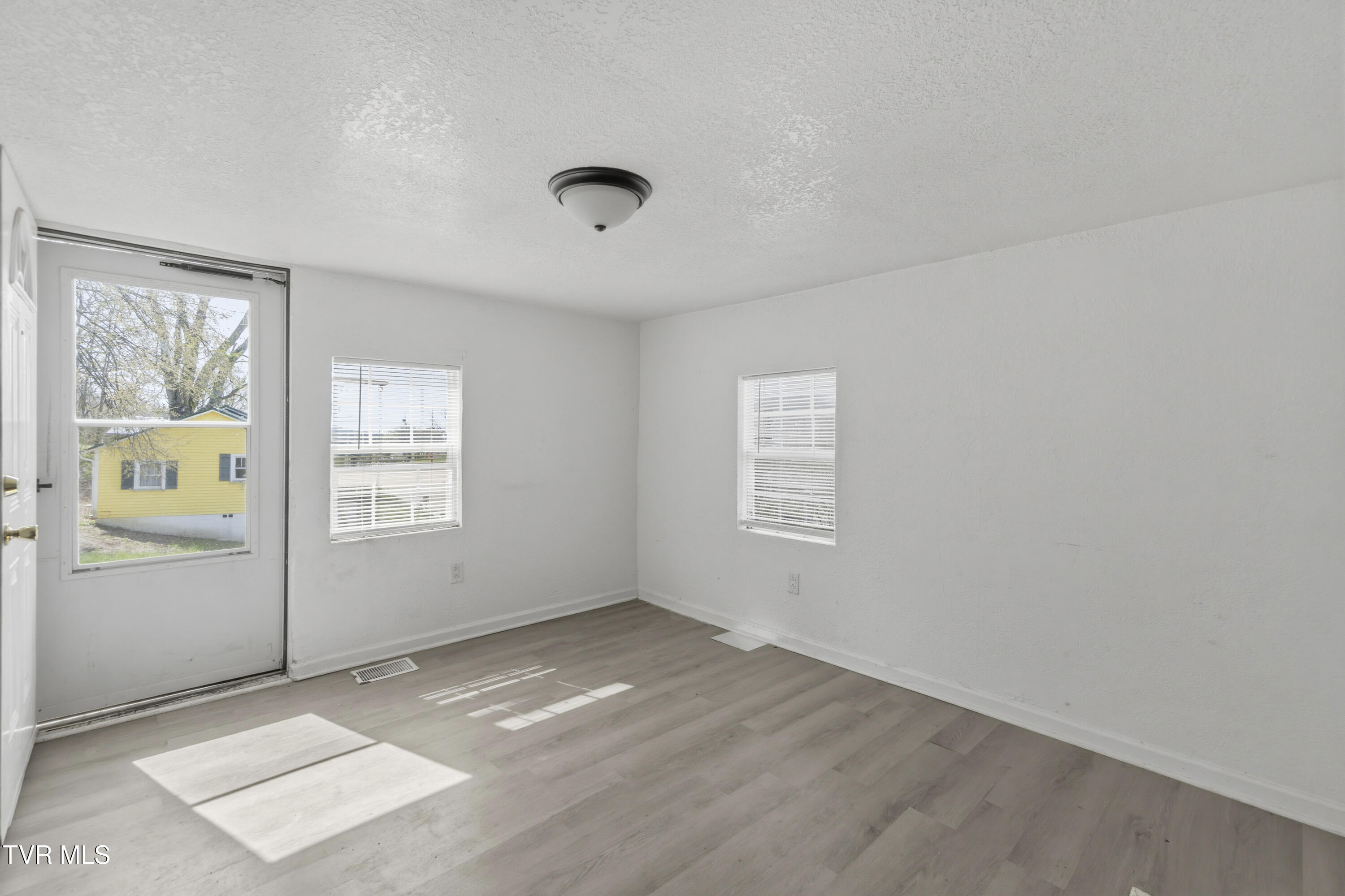 346 Locust Street Greeneville, TN 37745 - Photo 12 of 21 DSC04694