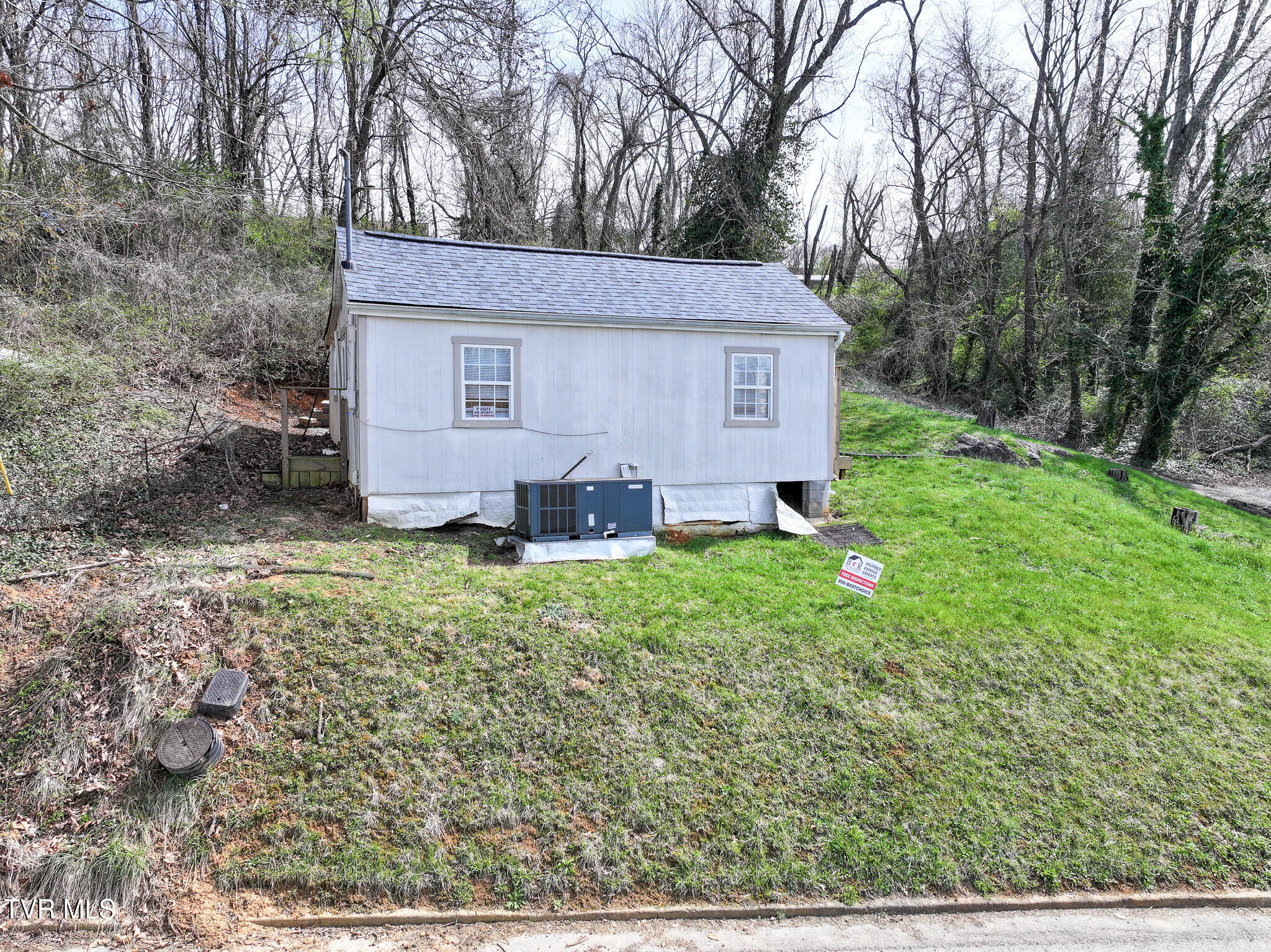 346 Locust Street Greeneville, TN 37745 - Photo 7 of 21 DJI_20260319135138_0351_D