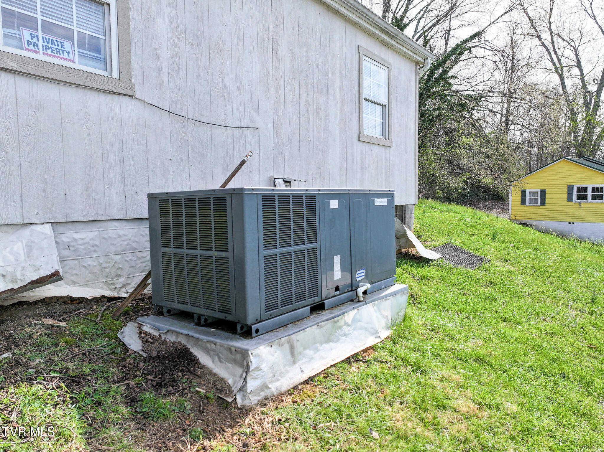 346 Locust Street Greeneville, TN 37745 - Photo 8 of 21 DJI_20260319135148_0352_D