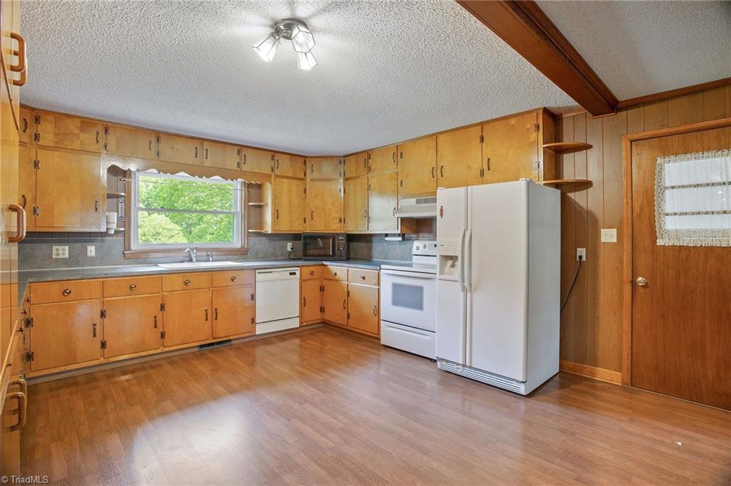 1508 Falcon Road East Bend, NC 27018 - Photo 3 of 28 Gallery Image 3