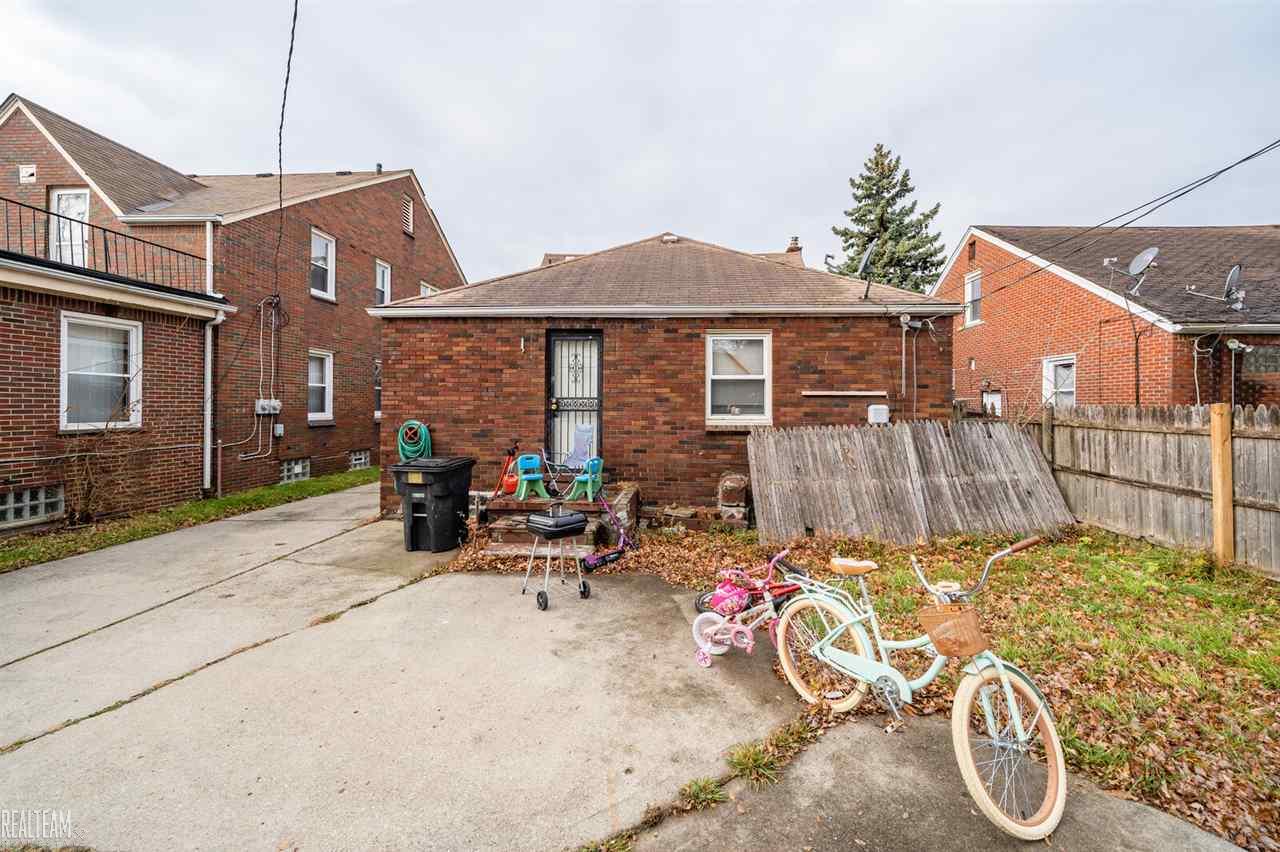 5536 Alter Road Detroit, MI 48224 - Photo 27 of 27 50029990-26.JPG