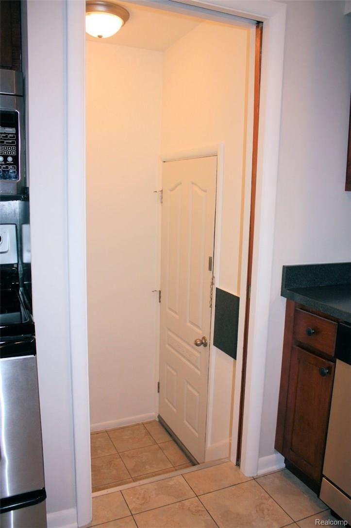 118 South Helen Avenue Rochester, MI 48307 - Photo 6 of 23 Back Door.jpg