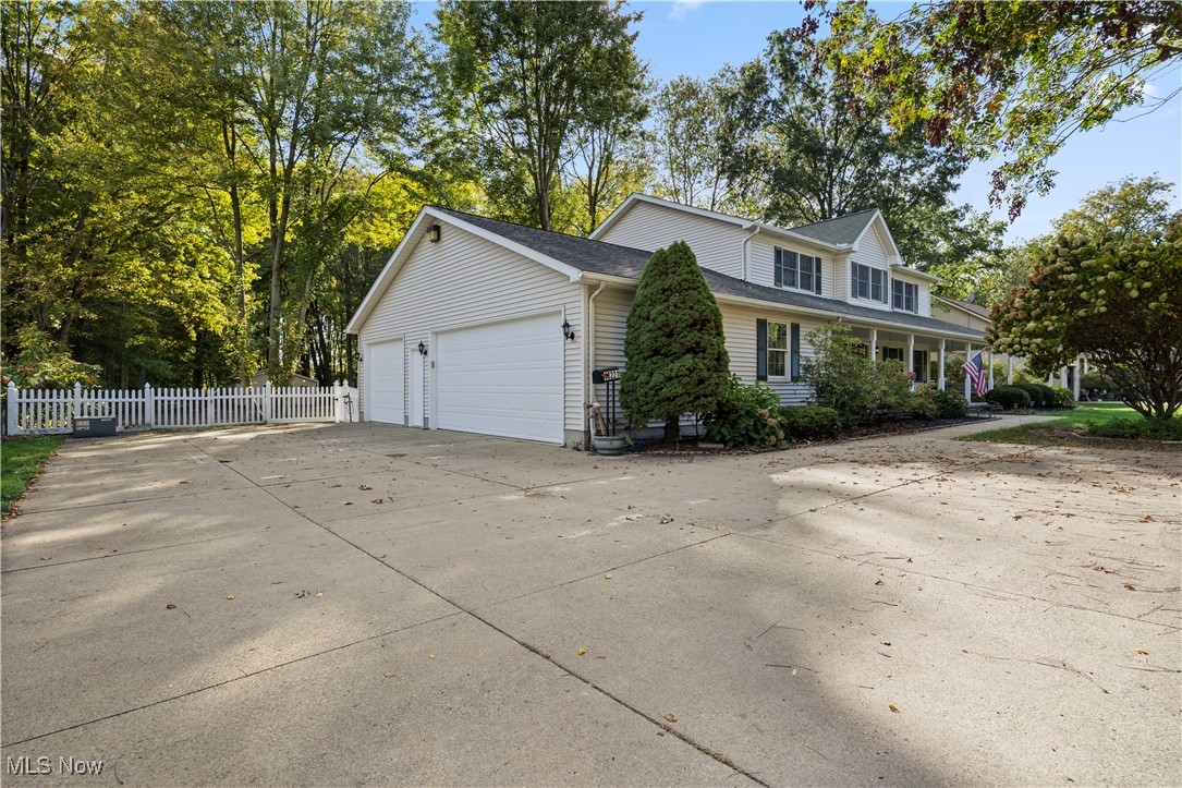 48221 Rice Road Amherst, OH 44001 - Photo 3 of 45 3 car garage with plenty of parking space