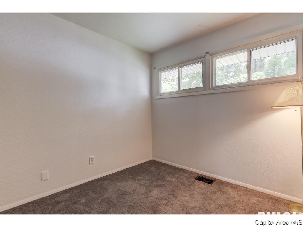 2536 East Wilshire Road Springfield, IL 62703 - Photo 13 of 28