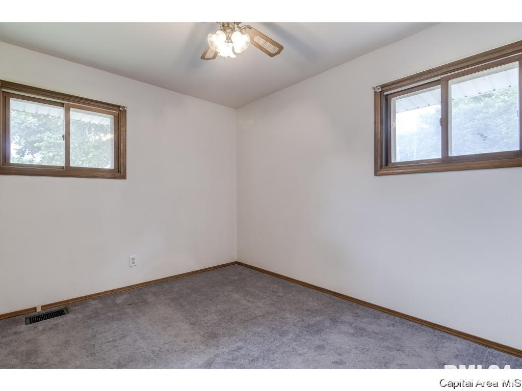 2536 East Wilshire Road Springfield, IL 62703 - Photo 9 of 28