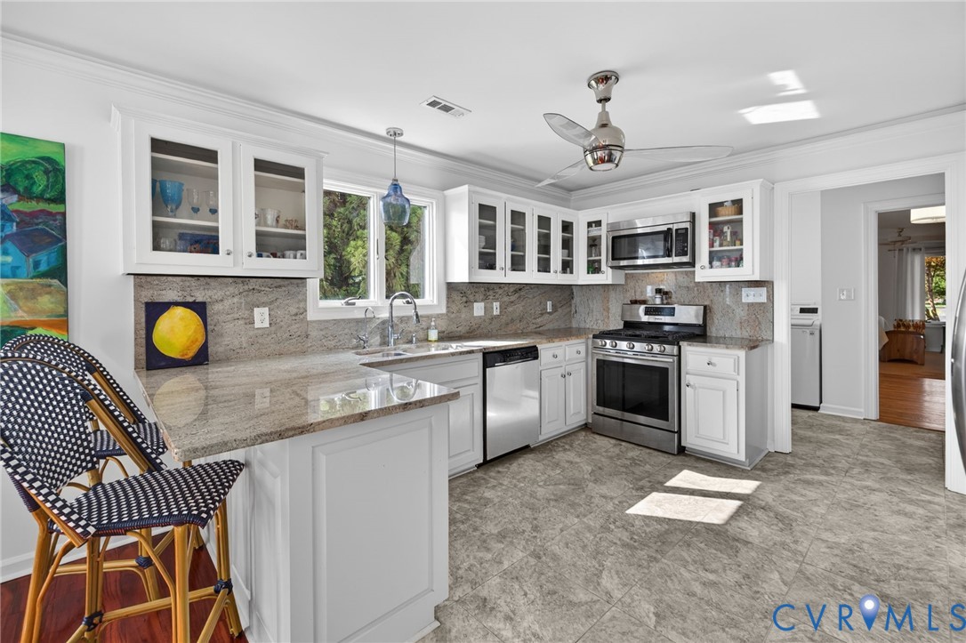 947 Bar Neck Road Port Haywood, VA 23138 - Photo 24 of 72 Bright and cheerful kitchen with gas cooking, gran