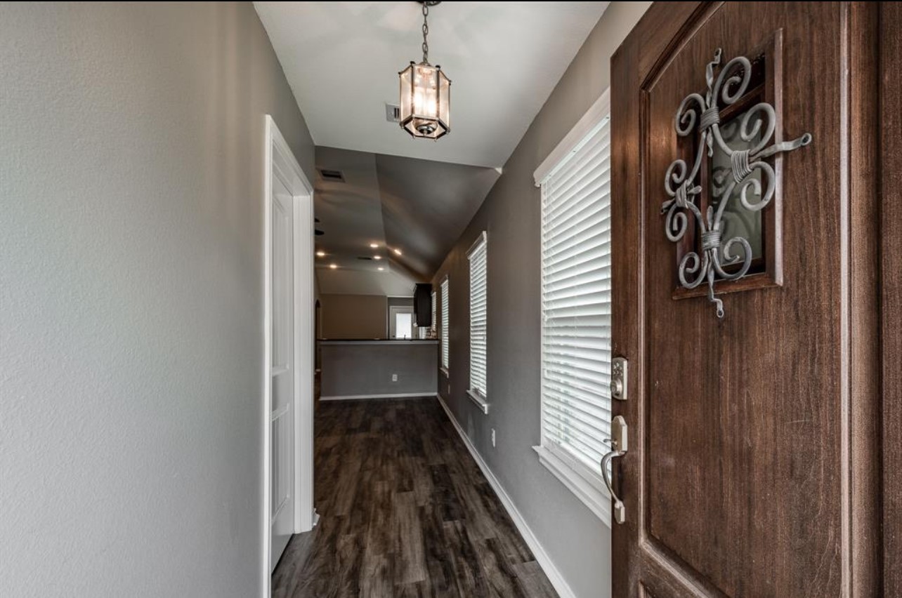 8314 Broadleaf Avenue Baytown, TX 77521 - Photo 4 of 17
