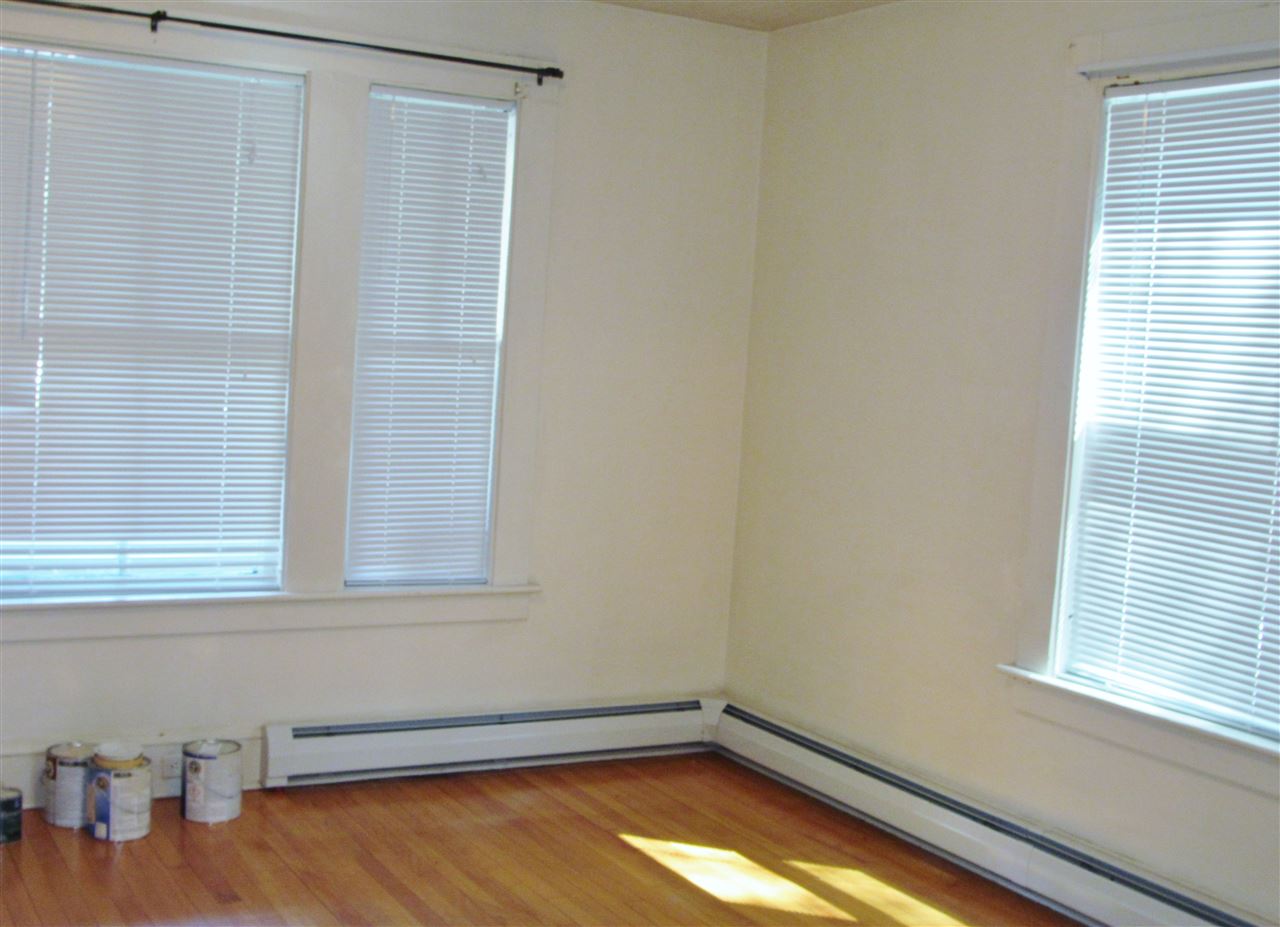4 Hazel Street Manchester, NH 03104 - Photo 5 of 25 Gallery Image 5