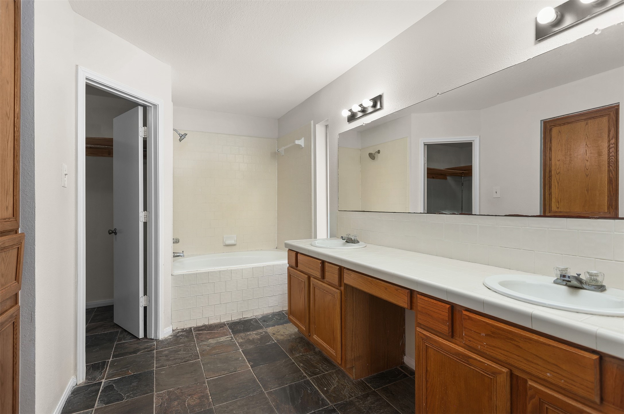 1333 Highway 36 Rosenberg, TX 77471 - Photo 28 of 40 a spacious bathroom with a bathtub sink and mirror