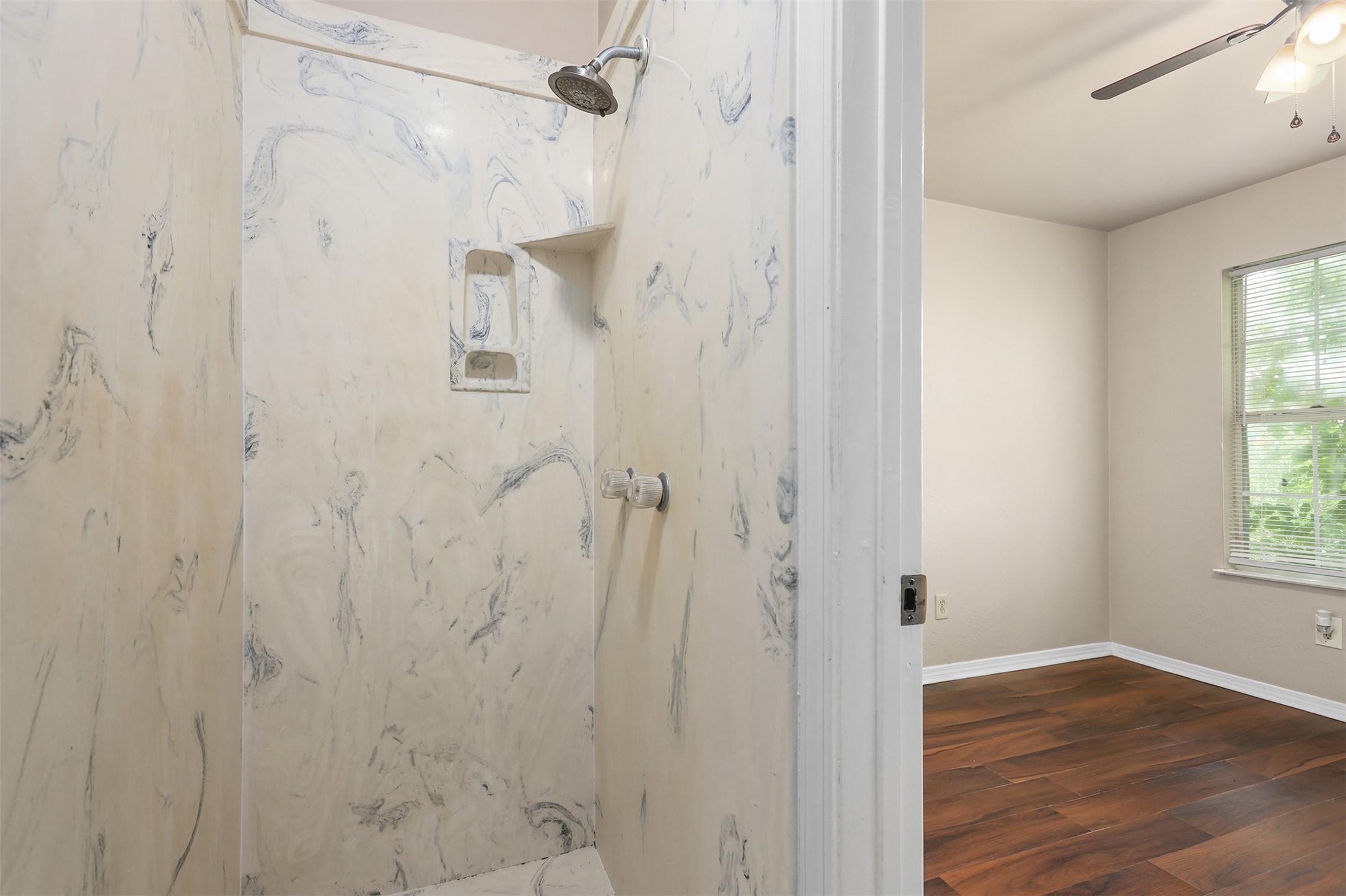 1333 Highway 36 Rosenberg, TX 77471 - Photo 37 of 40 a bathroom with a shower